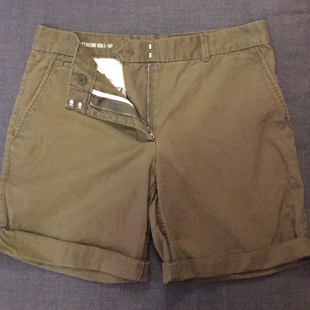 Boyfriend roll-up shorts in olive green
